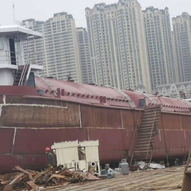 船载运输水泥罐